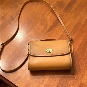 Coach crossbody EUC